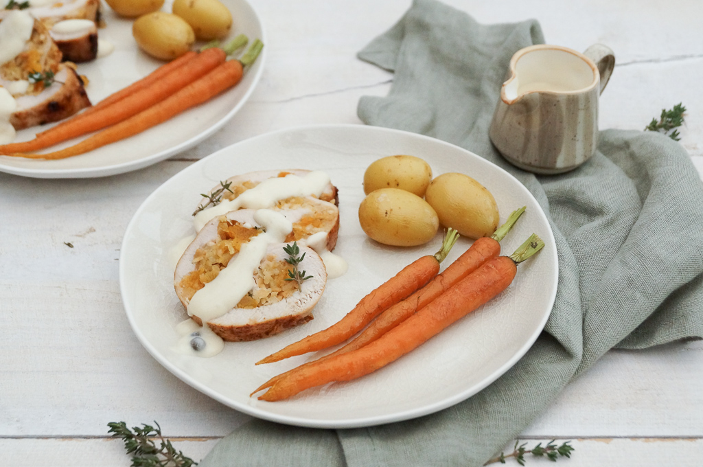 Krieltjes, gekarameliseerde bospenen, kalkoenrollade gevuld met abrikozen en cashewnoten