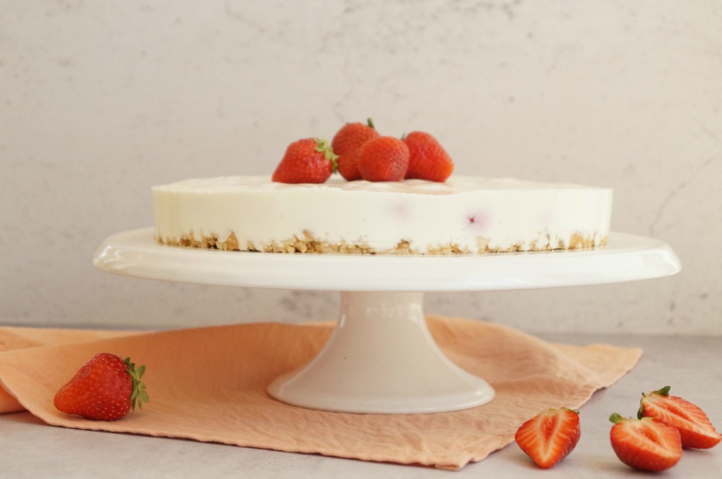 Magere plattekaastaart met aardbeien Magere plattekaastaart met aardbeien gezonde taart