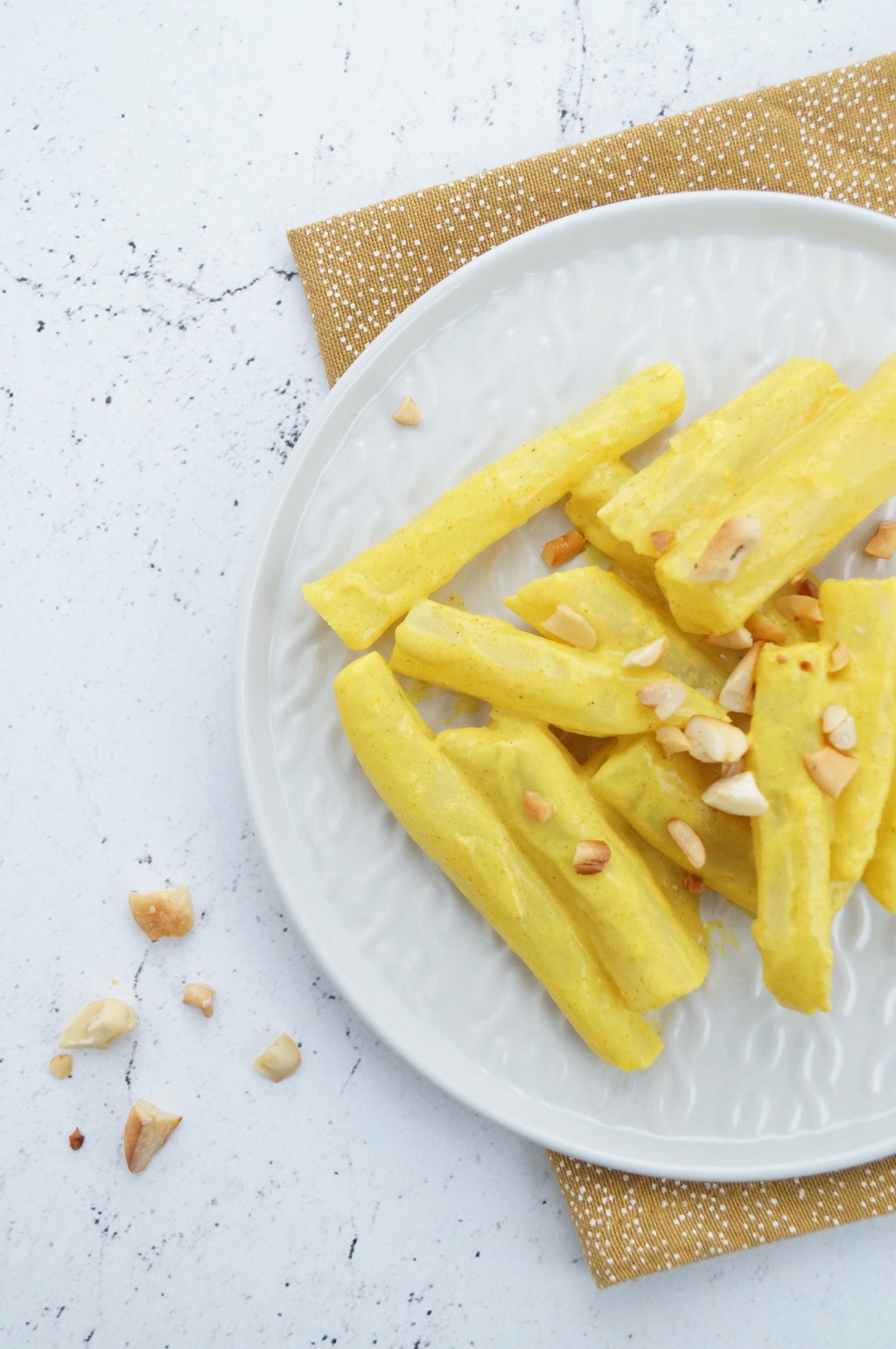 Schorseneren in currysaus met krokante cashewnoten Schorseneren in currysaus met krokante cashewnoten gezond bijgerecht