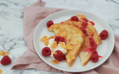 Wentelteefjes met frambozencoulis, mascarpone, ahornsiroop en cornflakes (FODMAP-arm)